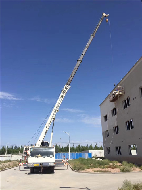 桓台县“轻装强干”—— 吊车的 “轻量化臂架” 技术